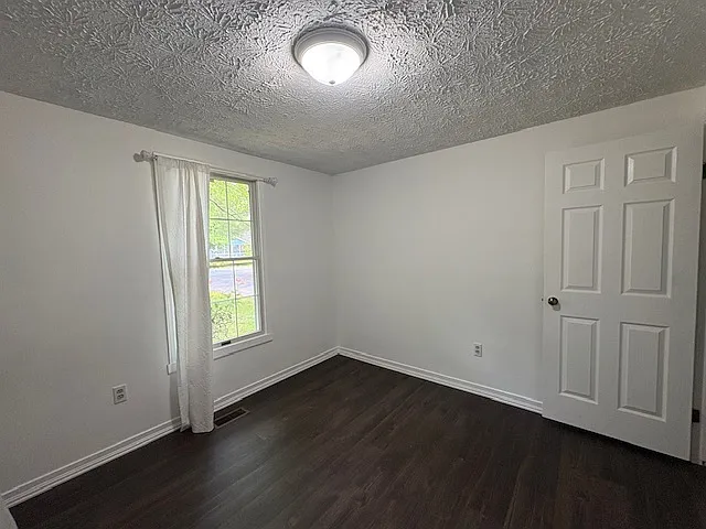 124 Boston Dr — Photo 18