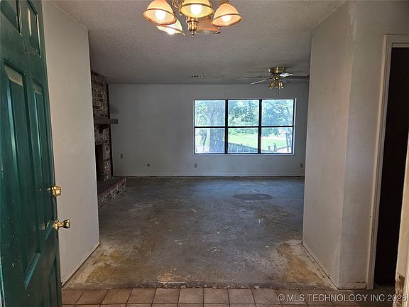 3rd image of 4201 Southport Dr