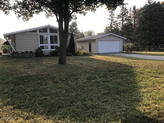 2nd image of 310 Larkspur Ave
