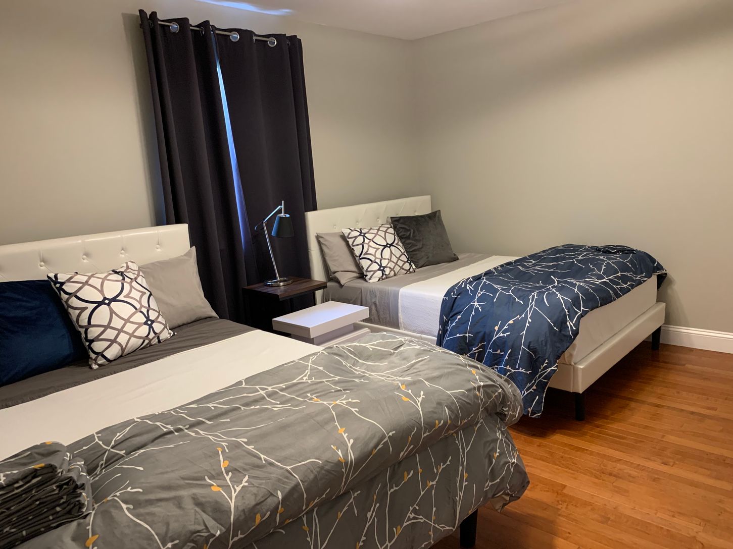 2 queen size bed