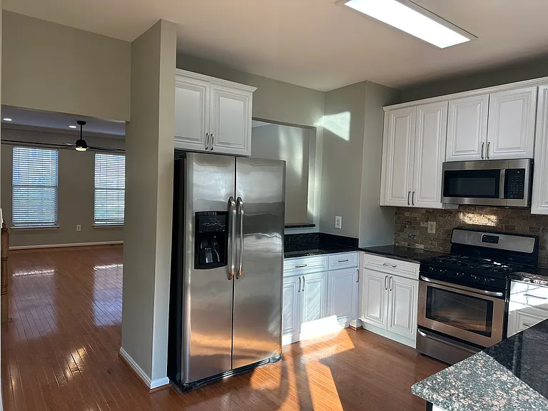 2427 Clover Field Cir — Photo 12