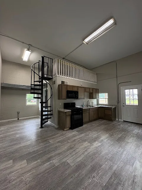 6640 N Ridge Rd W — Photo 3