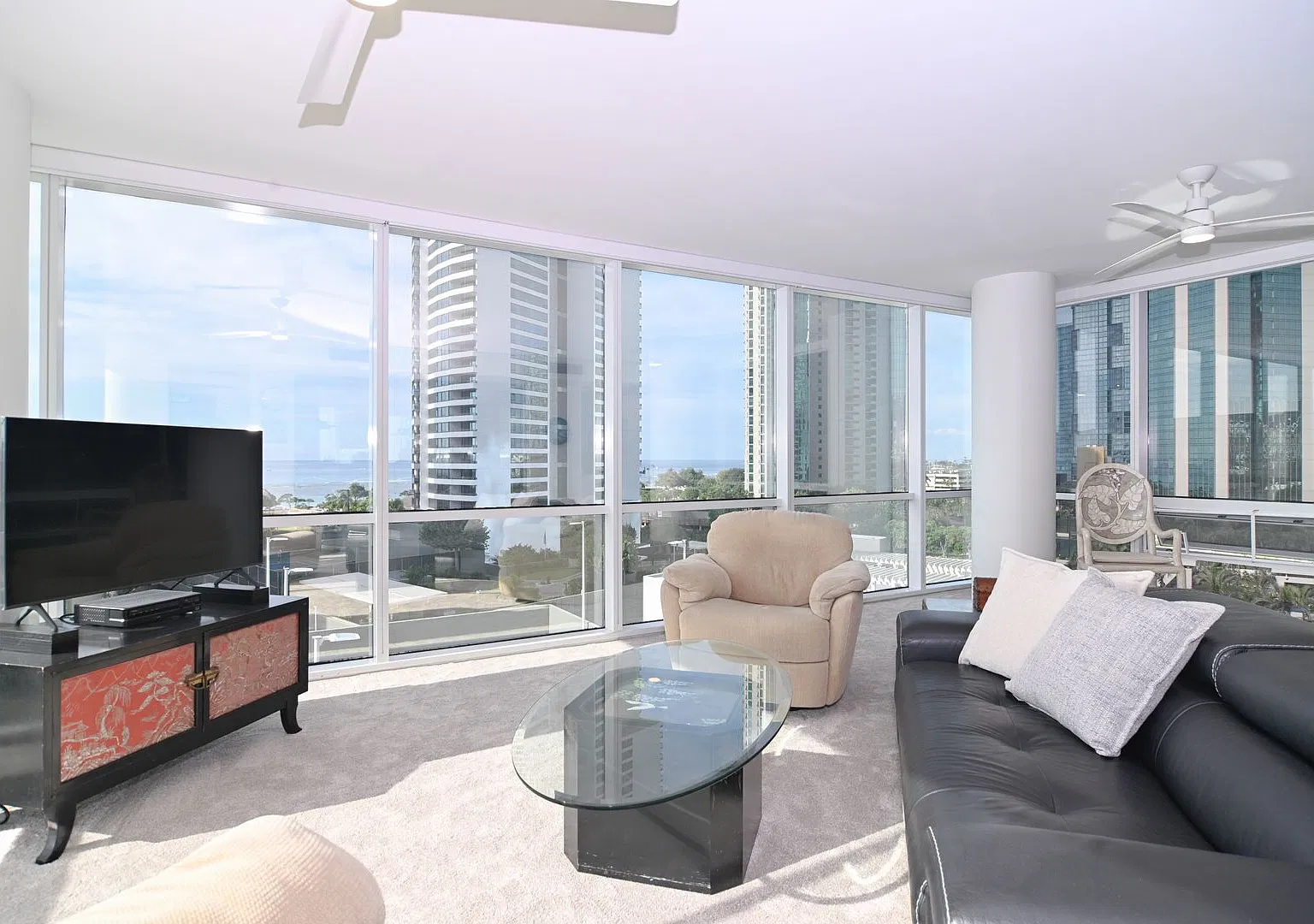 Fully Furnished And Spacious 2 Bedroom 2 Bath - Ocean View! — Photo 3