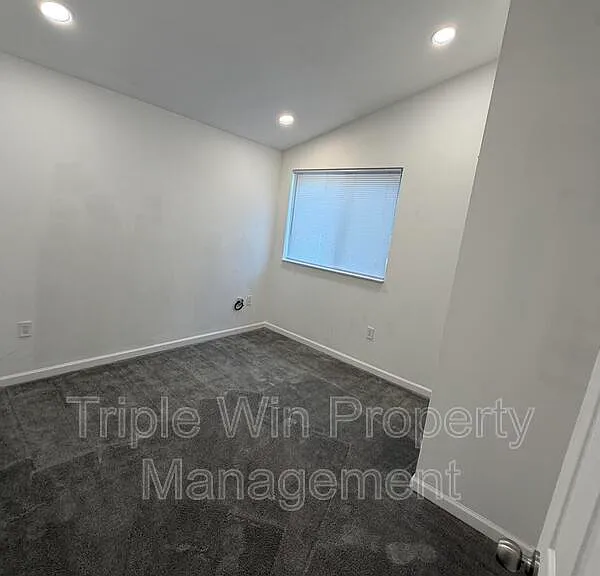 1332 Langholm Dr — Photo 16