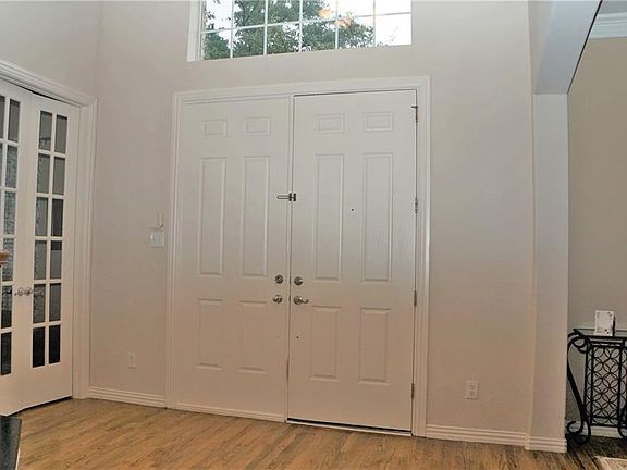 3rd image of 3330 Kendall Ln