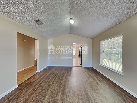 4th image of 1633 E Ashmore Green Dr