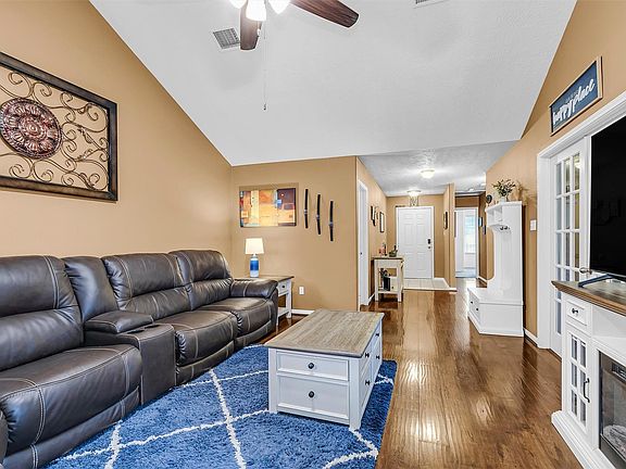 3rd image of 4802 Comal River Loop