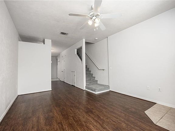 5th image of 3510 SW 30th Way APT 158