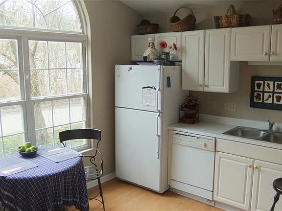 2nd image of 102 W Bull Run Dr