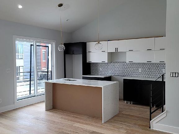 4th image of 810 N Uber St #3