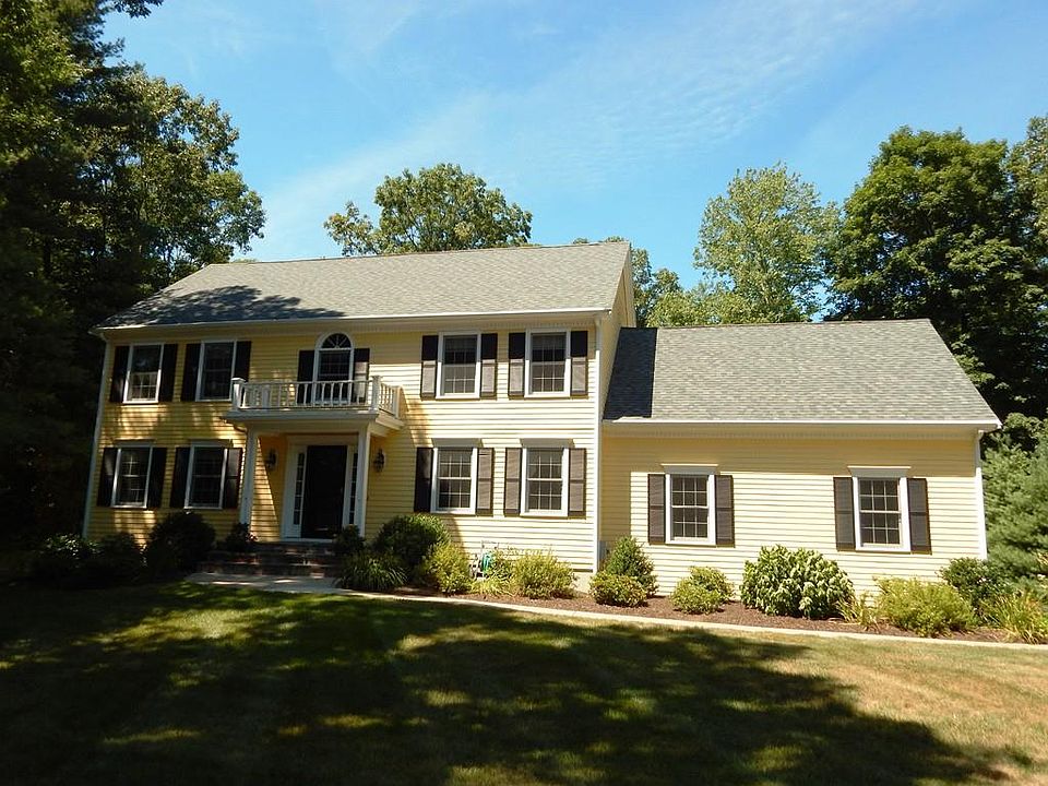 1st image of 31 Winterberry Dr