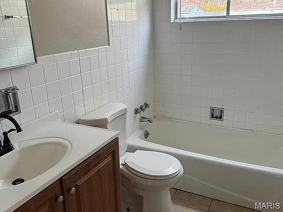 3rd image of 1217 Scott Ave