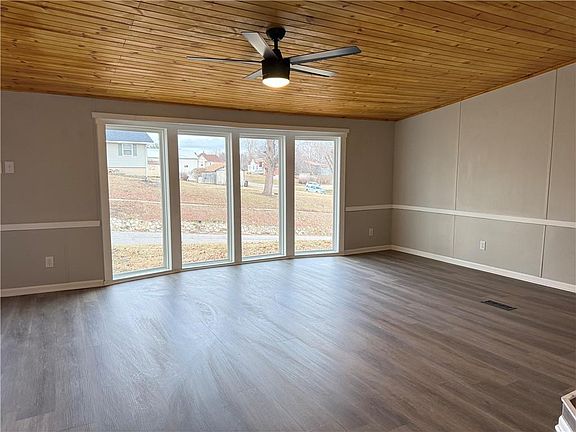 4th image of 104 W Missouri St