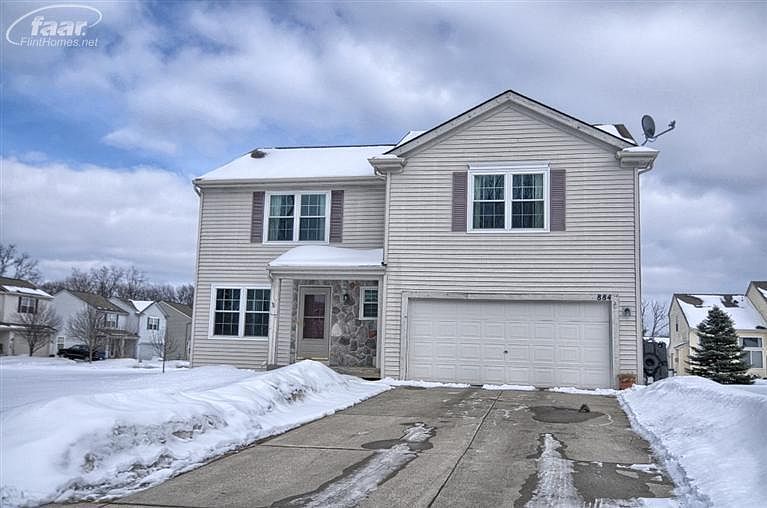 1st image of 884 Carriage Hill Dr