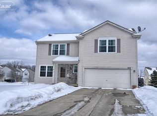 884 Carriage Hill Dr, Fenton, MI 48430