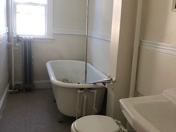 2nd image of 493-497 Cumberland Ave #497-8