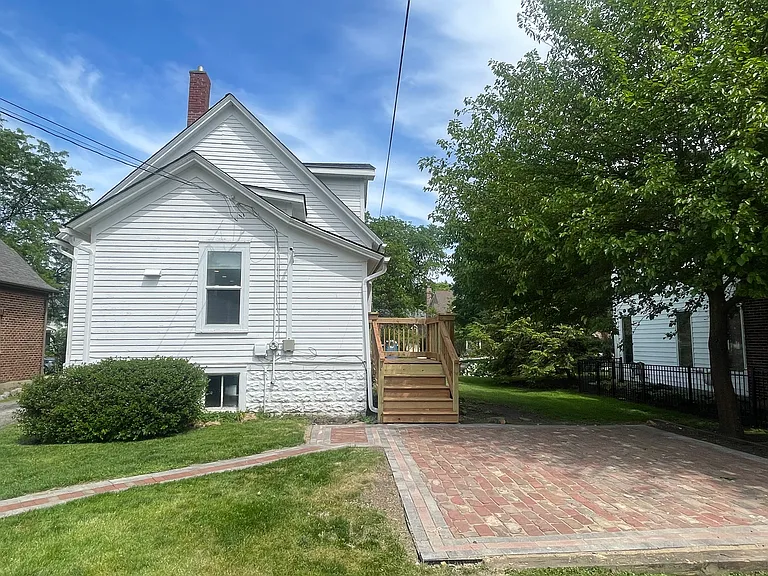 218 Phillippa St — Photo 12