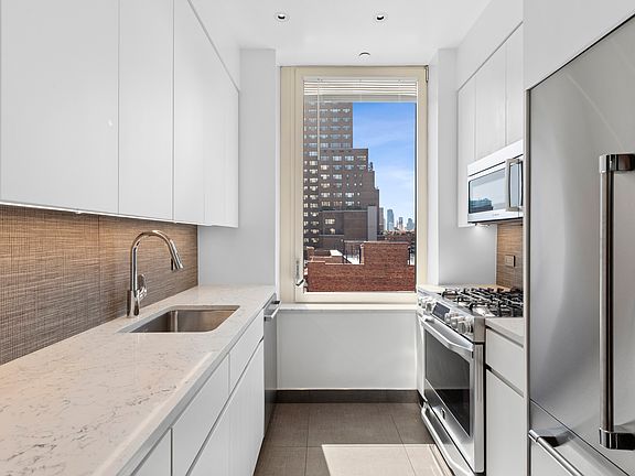 4th image of 305 E 63rd St APT 8G