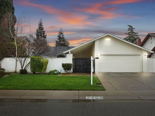 2424 Meadow Lake Dr, Stockton, CA 95207