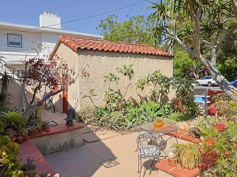 1027 Adella Ave — Photo 52