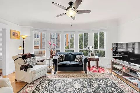 2nd image of 1460 Chestnut St #10