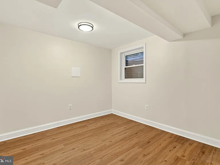 2375 N Vernon St — Photo 63
