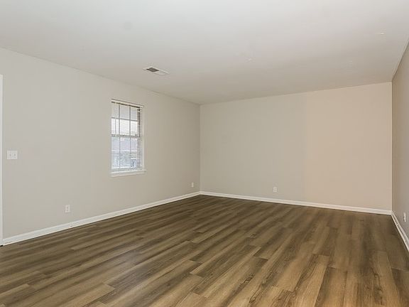 3rd image of 2710 Deer Haven Dr