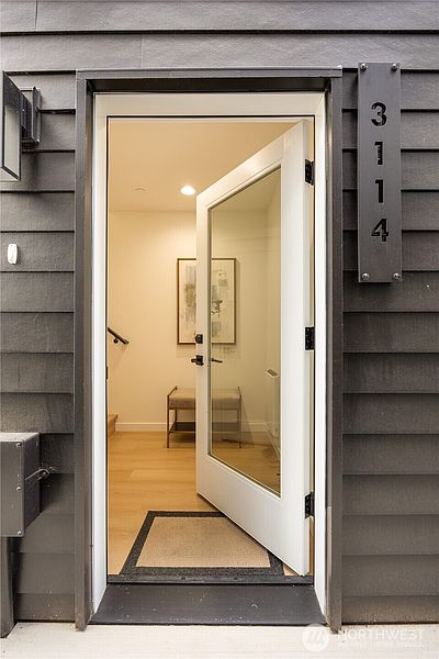 2nd image of 3114 Queen Anne Avenue N
