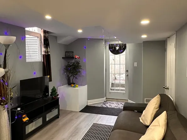 293 Kingsbridge Garden Cir #Basement, Mississauga, ON L5R 1L2