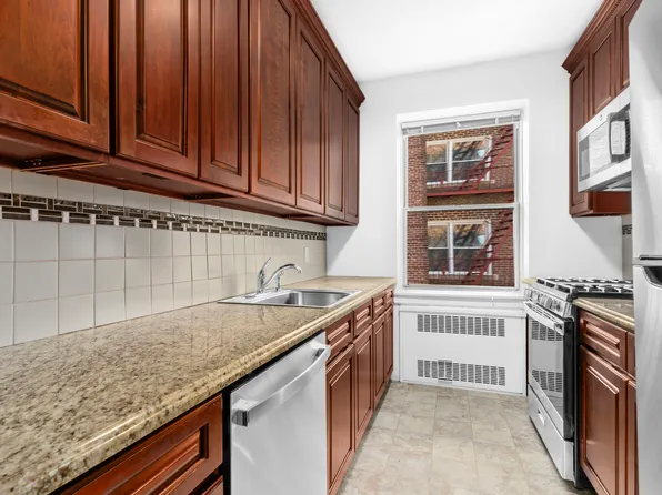 915 East 17th Street image 4 of 10