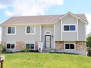 19305 Switchgrass Dr, Smithville, MO 64089