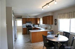 3rd image of 9427 Vicary Dr