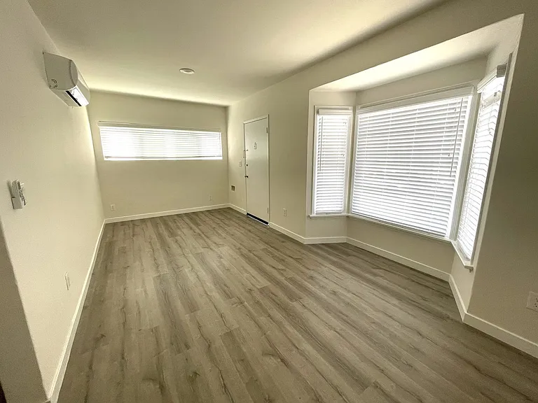 202-208 W. Mariposa — Photo 15