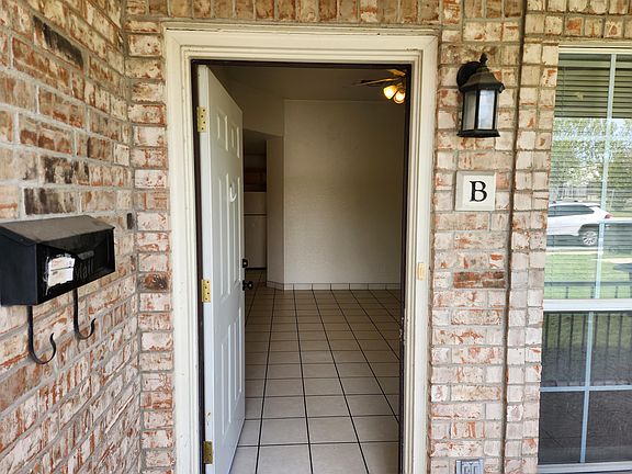 2nd image of 1809 W Young Ave #S-1b