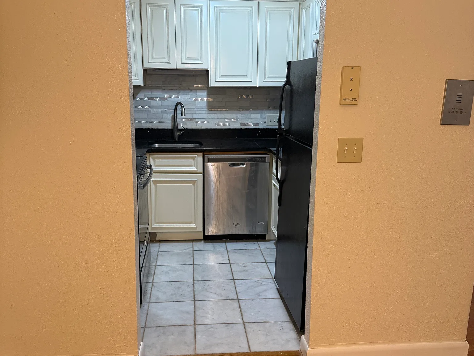 2 bed, 845 sqft, $2,200 — Photo 4
