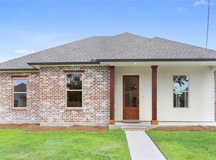 2413 Pecan Dr, Chalmette, LA 70043
