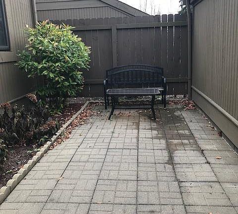 2nd image of 2033 Willow Glen Ln #B