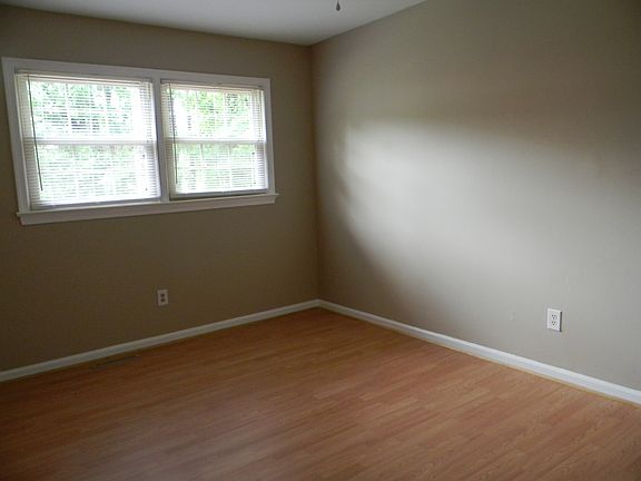 3rd image of 417 Hustings Ln Unit E