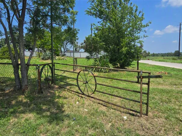251 Rhoades Ln, Springtown, TX 76082