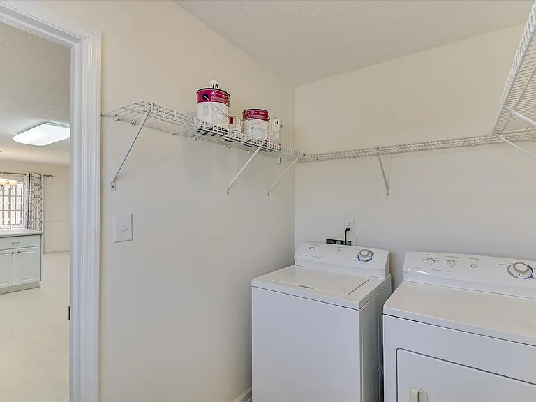 443 Surrey Park Dr SE — Photo 31