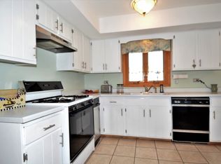 8122 Valley Dr, Palos Hills, IL 60465