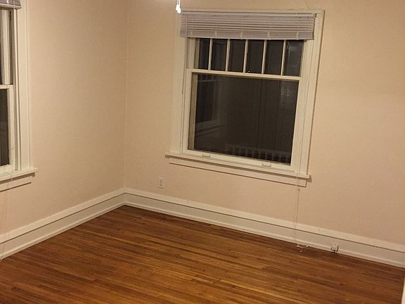 5th image of 810 E Wood St