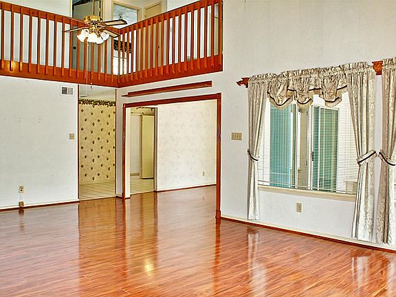 4th image of 11439 Caesar Dr