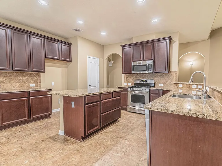 3318 Cactus Heights Ln — Photo 9