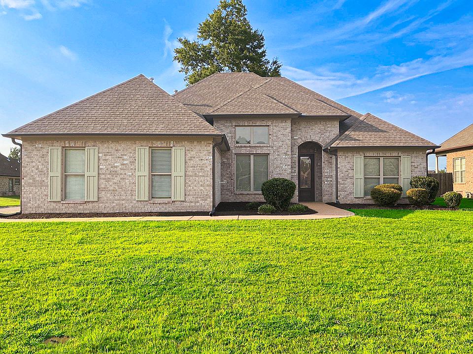 1st image of 7 Brookwood Dr