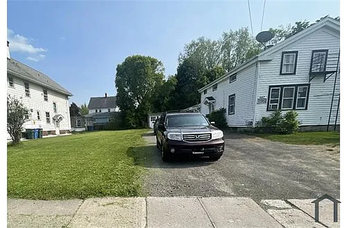 667 Norton St Photo 1