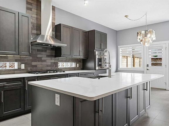 3rd image of 209 W Oakmere Close