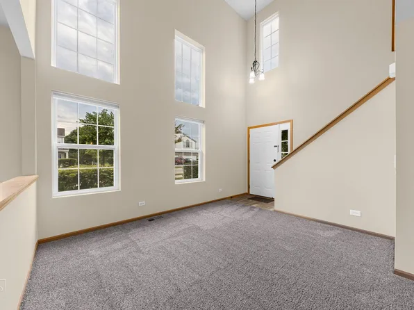 3202 Harvard Ln, Lake In The Hills, IL 60156
