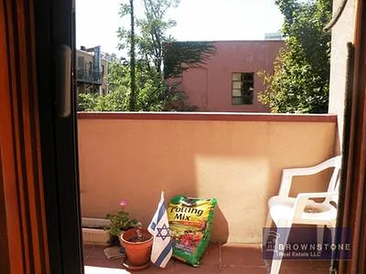 Sold by Brownstone Real Estate | media 9