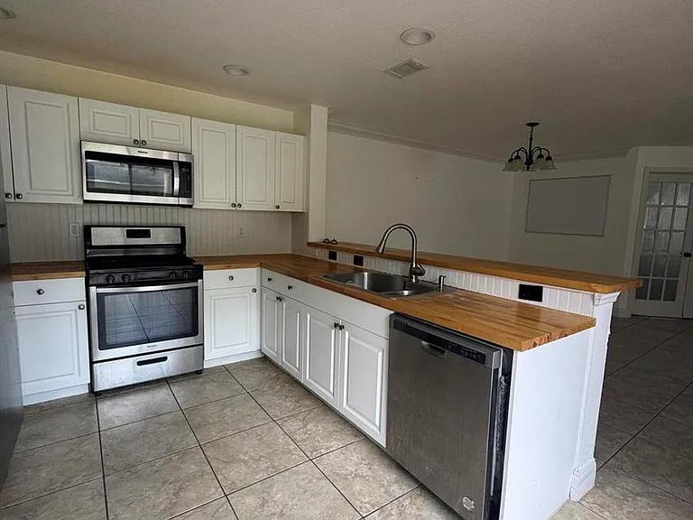 1733 Pointe West Way — Photo 12